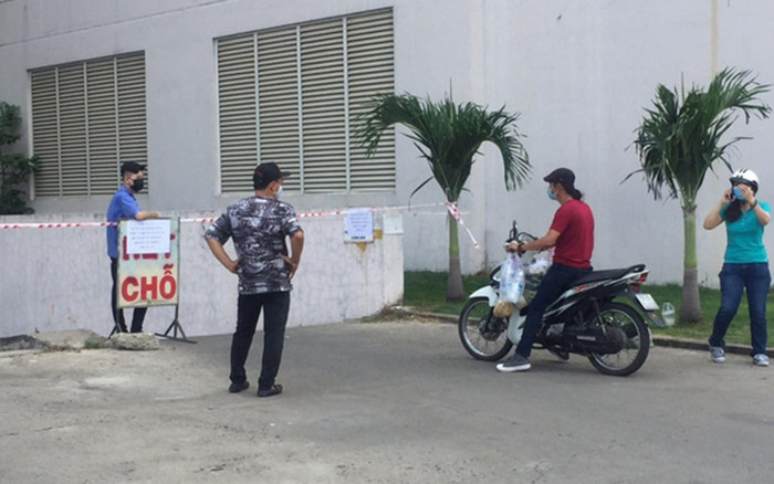 TP HCM: Bình Thạnh phong tỏa một chung cư có hơn 2000 người ở do phát hiện 1 ca dương tính với Covid- 19 Ảnh 2