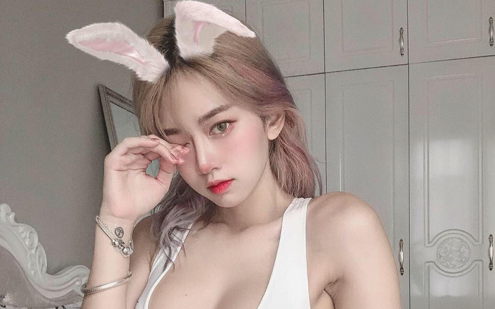 Sau lùm xùm 'phô' vòng 3 ở Hồ Tây, Lê Bống lại vấp phải chỉ trích vì buông hai tay khi chạy xe Ảnh 2