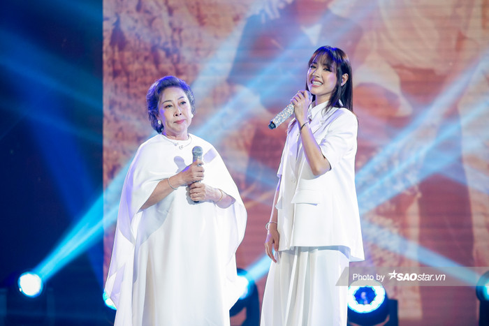 Han Sara diện cả set đồ Barbie, Cara nền nã với sắc trắng tại The Heroes Ảnh 4