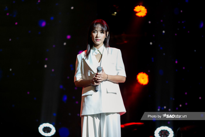 Một khía cạnh khác của nữ ca sĩ Cara trong tập 7 trên sân khấu The Heroes vừa qua