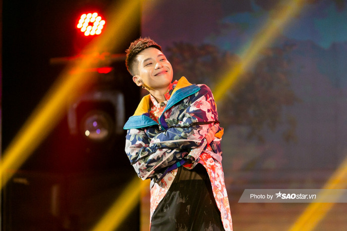 Nụ cười tươi tắn 'đốn tim' khán giả.