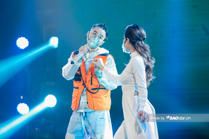 Chi tiết đeo máy thở oxi đúng với tình hình thời cuộc...