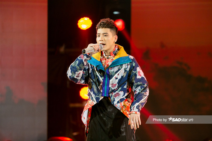 Anh vẫn giữ vững phong độ qua từng vòng thi...