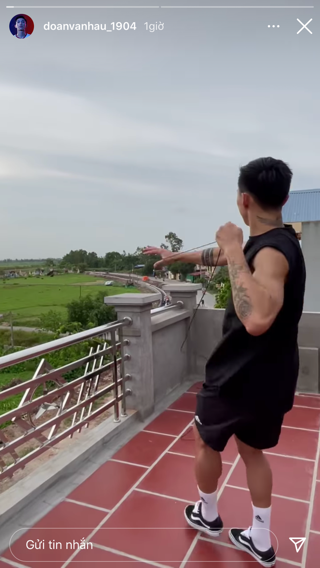 Đoàn Văn Hậu chỉ ở nhà thả diều nhưng body 'cực phẩm' mới là điều làm chị em 'rụng rời' Ảnh 6