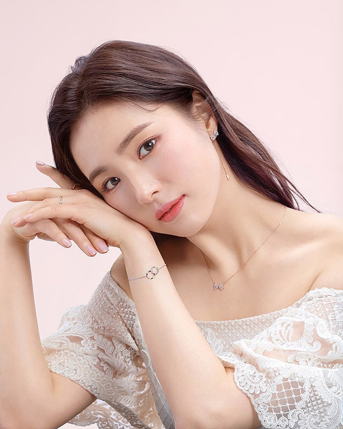 Shin Se Kyung chia tay công ty cô đã từng gắn bó 19 năm chuyển sang đầu quân chung công ty với IU Ảnh 9