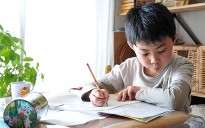 Bài toán '11 - 4 = 7' bị gạch sai khiến phụ huynh hoang mang, đến lúc nghe giải thích mới ngỡ ngàng Ảnh 2