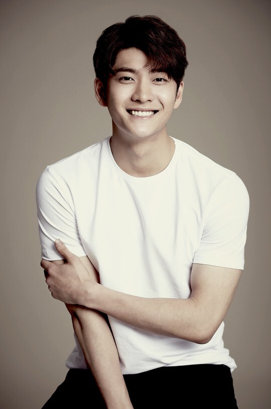 Kang Tae Oh bén duyên cùng Shin Hye Shin trong phim 'Open the Door' Ảnh 5