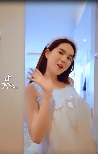 Ngọc Trinh hóa thân thành 'em gái miền Tây' thùy mị.