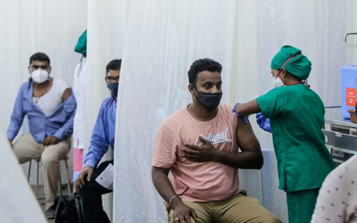 Hàng nghìn người Ấn Độ bị lừa tiêm vaccine Covid-19 giả gồm toàn nước muối sinh lý Ảnh 2