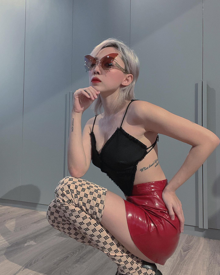 Một trong những bộ cánh 'nổi loạn' của nữ ca sĩ Tóc Tiên