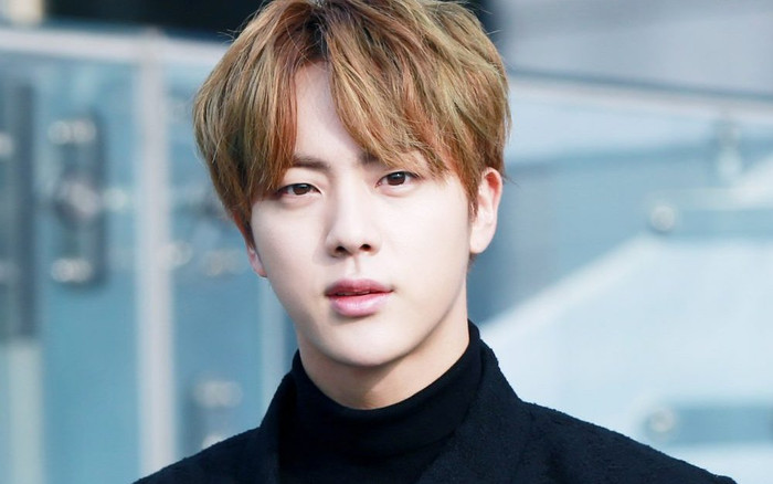 Jin từng là người mẫu trước khi ra mắt cùng BTS, trở thành người nổi tiếng vì quá điển trai Ảnh 2