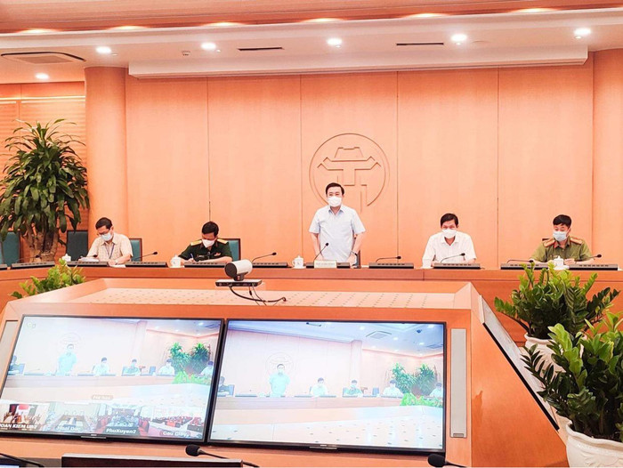 Phiên họp trực tuyến với các sở ngành, quận, huyện, phường xã để tiếp tục triển khai các biện pháp nhanh chóng khoanh vùng dập dịch trong sáng nay (6/7).