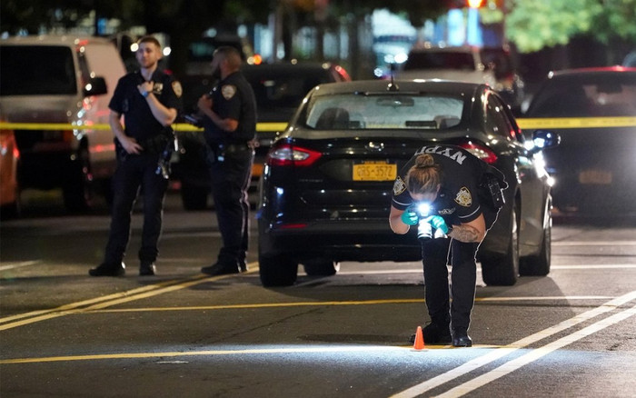 Hơn 400 vụ xả súng khiến 150 người chết trong dịp Quốc khánh Mỹ Ảnh 2