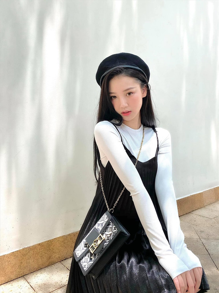 Sở hữu nhan sắc xinh đẹp mong manh như búp bê, Amee cũng không tránh khỏi bị nghi ngờ đã phẫu thuật thẩm mỹ.