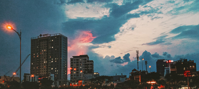 Ảnh được chụp khi zoom 2x trong điều kiện thiếu sáng.