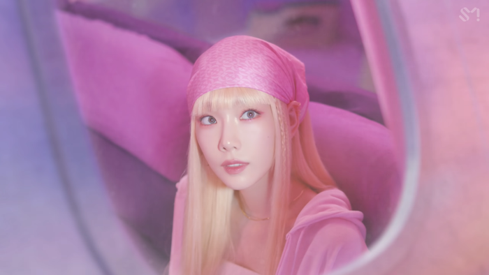 'Vocal queen' TAEYEON comeback với Weekend: Nỗi lòng công sở của gen Z là đây chứ đâu! Ảnh 6