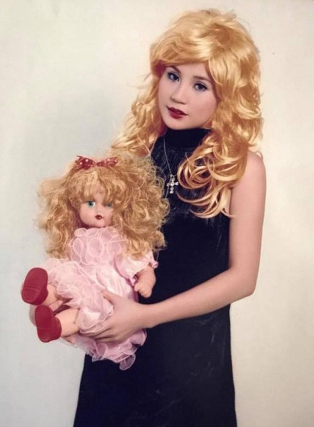 Vy Oanh hóa thành búp bê.