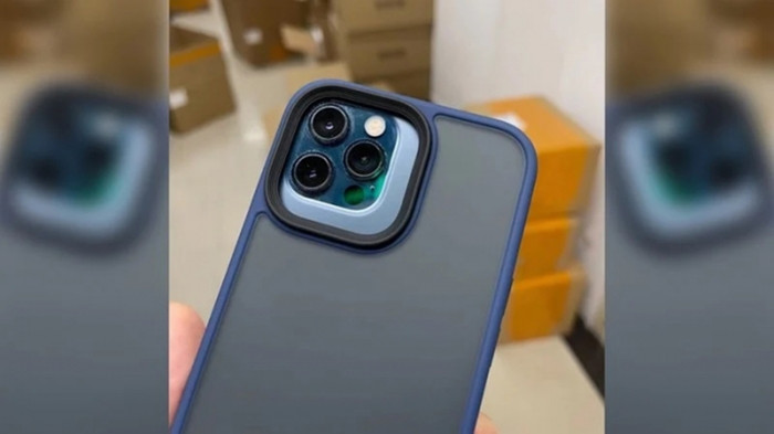 Camera của chiếc iPhone 12 Pro Max lọt thỏm trong chiếc ốp được cho là của iPhone 13 Pro Max.