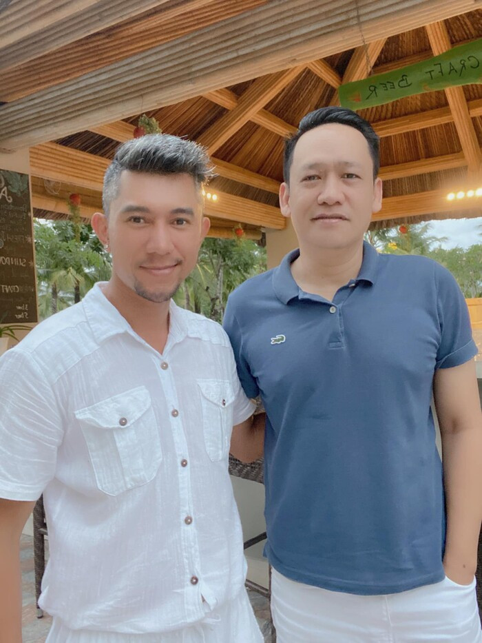 Trước đó, cặp đôi cũng chia sẻ hình ảnh chụp cùng nam ca sĩ Duy Mạnh