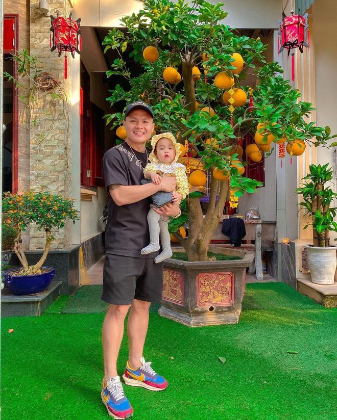 Khoảnh khắc Quang Hải trông cháu đáng yêu đến 'lịm tim' Ảnh 6