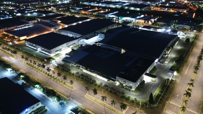 Người thân tiếp tế cho 1.500 công nhân Công ty SEI sau khi phát hiện 3 ca dương tính với COVID-19 Ảnh 21