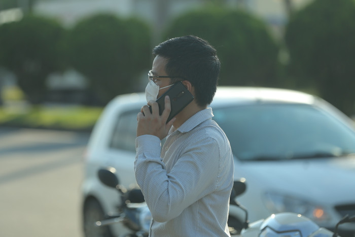 Những cuộc gọi lo lắng đến những người thân bên trong khu vực phong tỏa