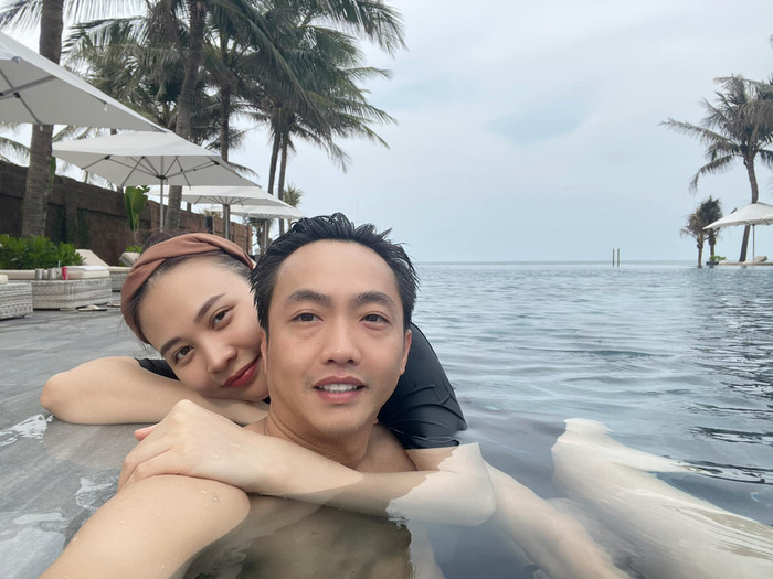 Bên dưới những chia sẻ của Cường Đô La, nhiều người không khỏi ghen tị với nam doanh nhân khi có một người vợ vừa xinh đẹp vừa đảm đang như Đàm Thu Trang.