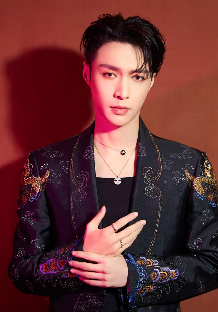 Gương mặt Lay Trương Nghệ Hưng sưng húp, nguyên nhân khiến ai cũng bất ngờ Ảnh 3