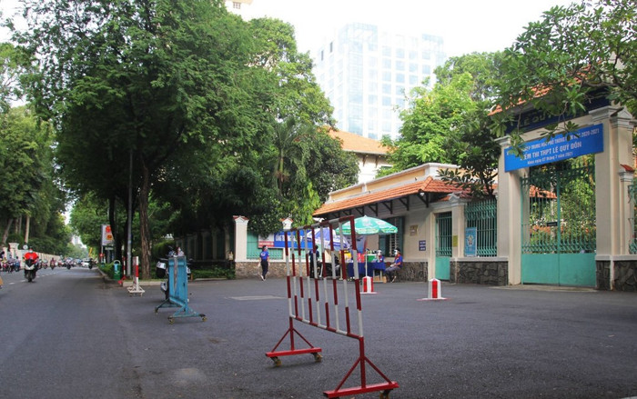 Nam sinh TP.HCM ngất xỉu trong giờ thi, test nhanh phát hiện dương tính với Covid-19 Ảnh 2