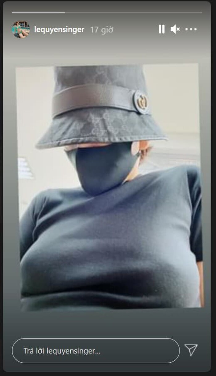 Góc chụp khó hiểu cận cảnh vào thềm ngực căng đầy, nhưng bên trồi, bên sụp cũng khiên cộng đồng mạng đặt câu hỏi.