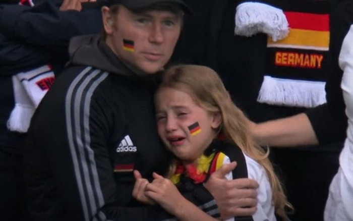 Bé gái khóc nức nở khi đội nhà thua ở Euro 2020 nhận được 50.000 USD tiền ủng hộ Ảnh 2