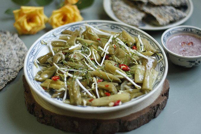 Dưa mùng muối chua là món ăn truyền thống, dân dã của người dân Nghệ An. Ảnh: Bùi Thủy.