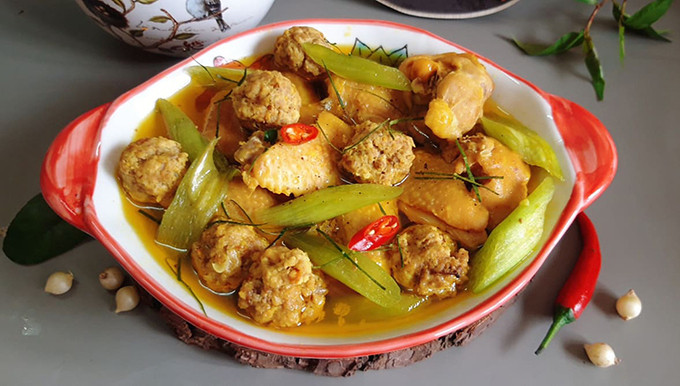 Xáo gà Thanh Chương là món ngon nổi tiếng, có trong thực đơn đãi khách của nhiều gia đình xứ Nghệ. Ảnh: Bùi Thủy.