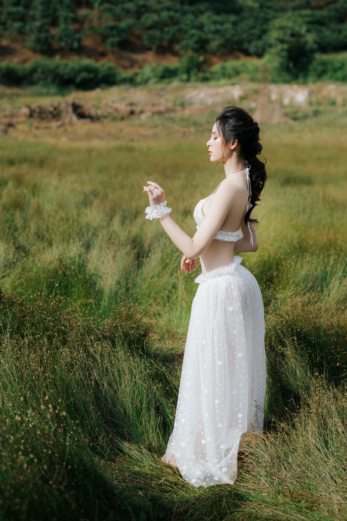 Mỹ nhân chuyển giới Tường Vi 'đốn tim' fan khi hóa thân thành 'nàng tiên nữ' đẹp tựa sương mai Ảnh 4