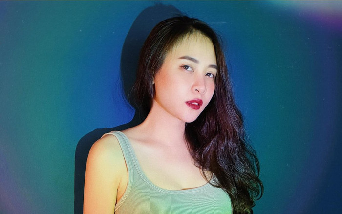 Đàm Thu Trang 'bắt trend' khoe eo thon phẳng lì cùng vòng 1 nóng bỏng Ảnh 2