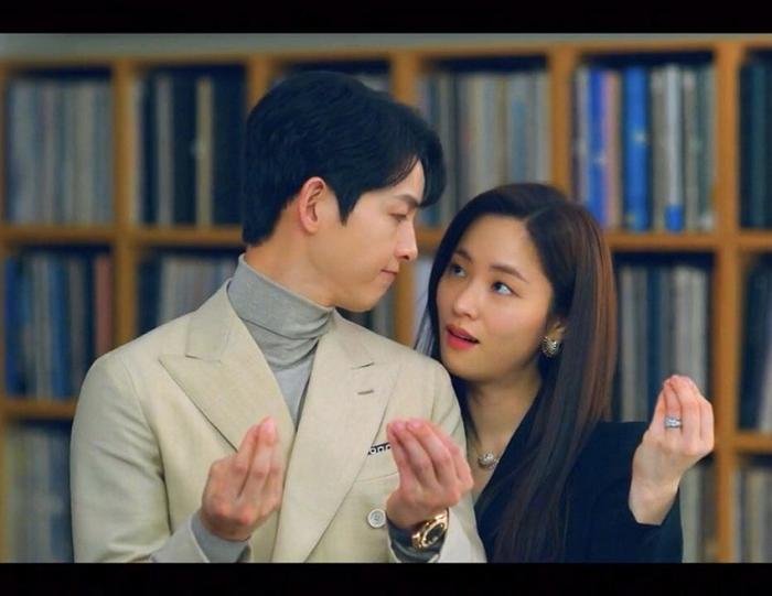 Bất chấp bê bối xây biệt thự gây tai nạn, Song Joong Ki vẫn ủng hộ 'tình tin đồn' Jeon Yeo Bin Ảnh 6