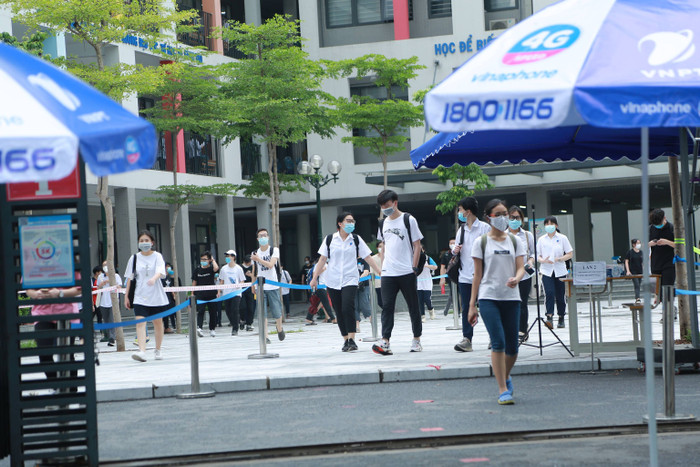 Nhiều bạn phấn chấn tinh thần sau buổi thi