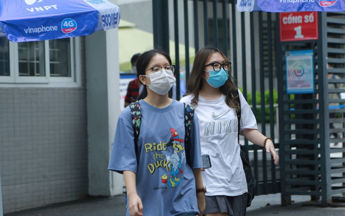 Kết thúc buổi sáng ngày thi tốt nghiệp THPT thứ 2: Thí sinh đánh giá đề vừa sức, dễ dàng đạt điểm cao Ảnh 2