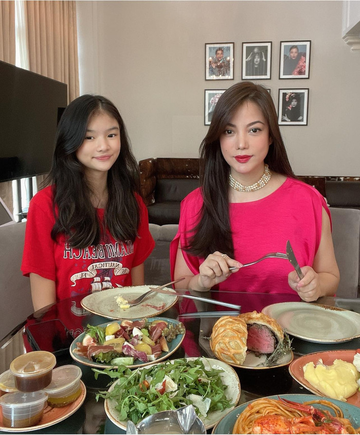 Trương Ngọc Ánh và con gái Bảo Tiên.