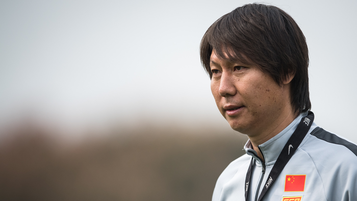 HLV Li Tie từng là cựu tiền vệ phòng ngự nổi tiếng của bóng đá Trung Quốc.