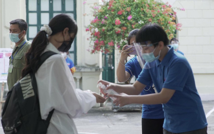 Thí sinh bị tai nạn, dương tính với SARS-CoV-2 có được đặc cách tốt nghiệp THPT? Ảnh 2