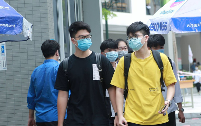 Sĩ tử phấn khởi và tự tin trong buổi cuối cùng, chính thức khép lại kỳ thi tốt nghiệp THPT năm 2021 đợt 1 Ảnh 2