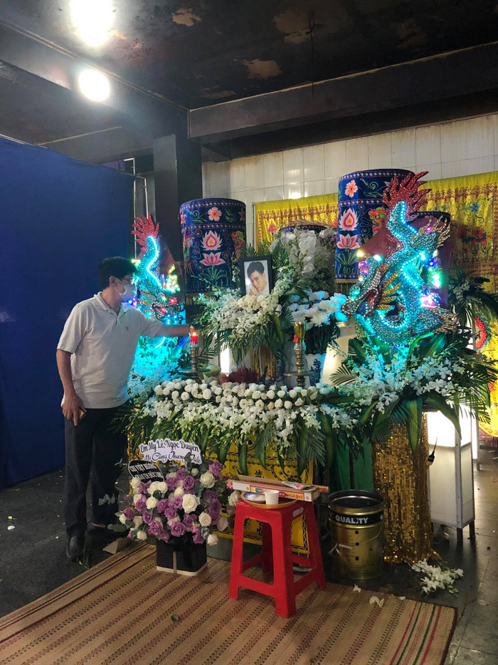 Đạo diễn Phước Sang có mặt để đưa tiễn đàn em
