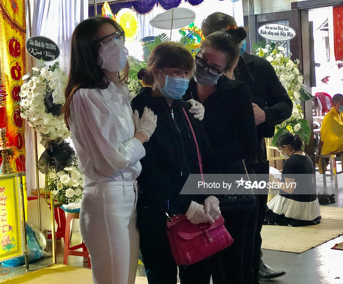 NSƯT Mỹ Uyên sụt sùi nước mắt tại tang lễ diễn viên Đức Long: 'Không muốn khóc nhưng chị thương em lắm' Ảnh 8