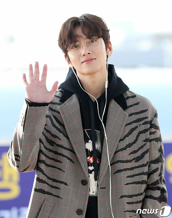 Ji Chang Wook đang thảo luận phim mới 'Tell Me Your Wish', fan 'xỉu ngang xỉu dọc' vì hình tượng mới Ảnh 7