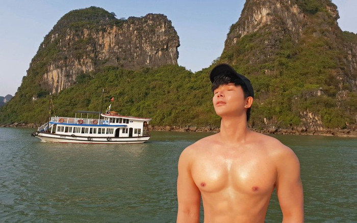 Nathan Lee cởi trần khoe cơ thể đầy 'múi cuồn cuộn' khiến fan 'xịt máu mũi' Ảnh 2