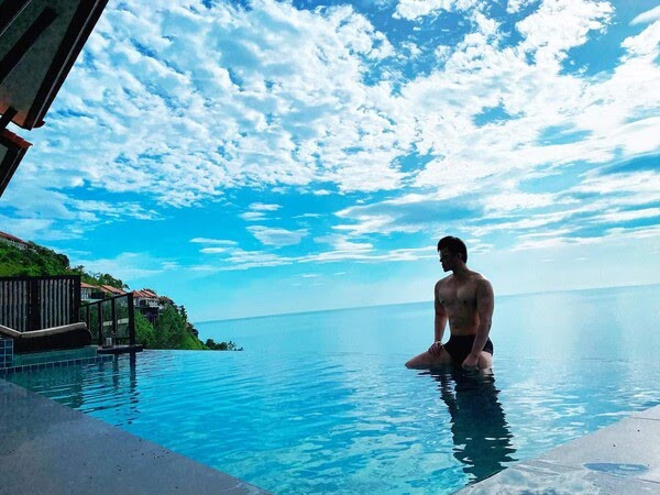 Thôi thì đẹp khoe ra tí cũng là chuyện thường tình mà nhỉ!