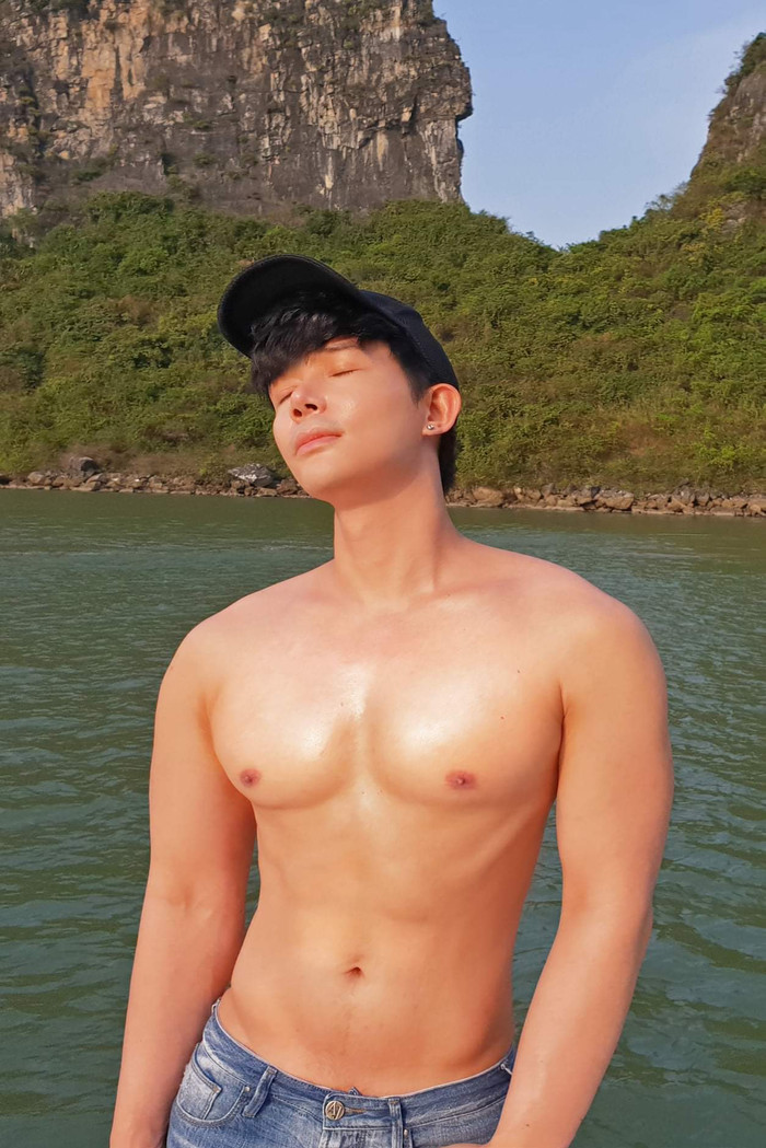 Hình thể săn chắc, quyến rũ của Nathan Lee.