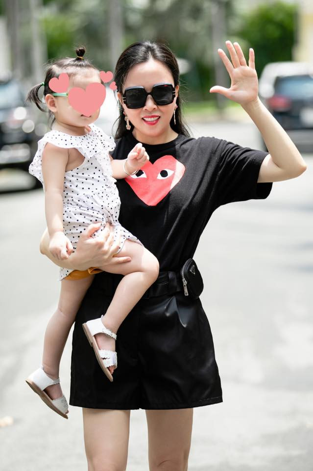 Sumi chào đời khoảng năm 2019 nhưng được bố mẹ giấu kín hình ảnh. Mãi đến giữa năm 2020, nam diễn viên Người bất tử mới lần đầu hé lộ về danh tính của thiên thần nhỏ.