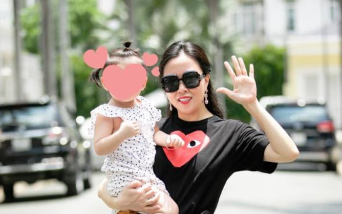 Phượng Chanel bế con gái chung với tình cũ Quách Ngọc Ngoan, tự tin khoe: Càng đẻ càng đẹp Ảnh 2